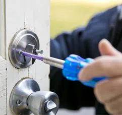 City Locksmith Store Detroit, MI 313-367-1552 - 12-Changing-Locks
